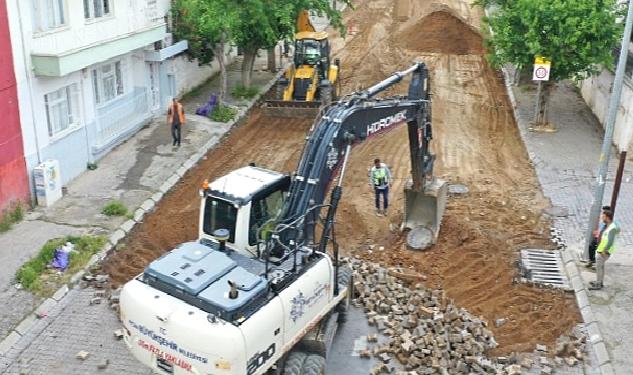 Aydın Büyükşehir Belediyesi Efeler Şerbetçi Caddesi’nde Sıcak Asfalt Çalışmalarına Başladı