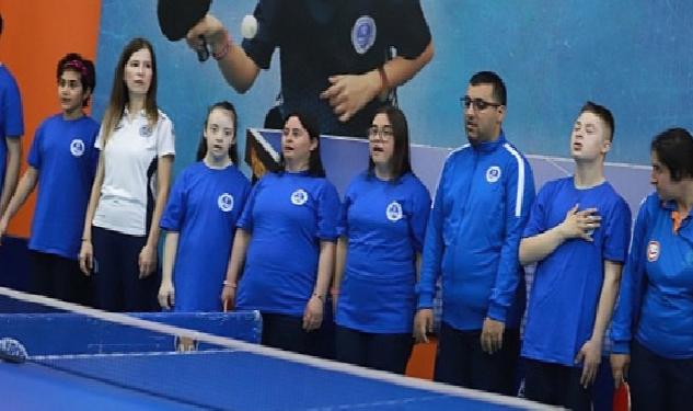 Büyükşehir’den özel sporcuların masa tenisi turnuvası