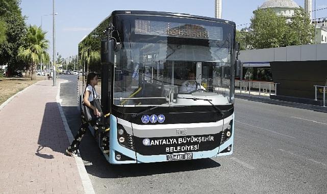 Antalya Büyükşehir Belediyesi’ne ait resmi plakalı toplu ulaşım araçları ve hafif raylı sistem araçları 4 günlük bayram tatilinde toplu ulaşımda ücretsiz yolcu taşıyacak.