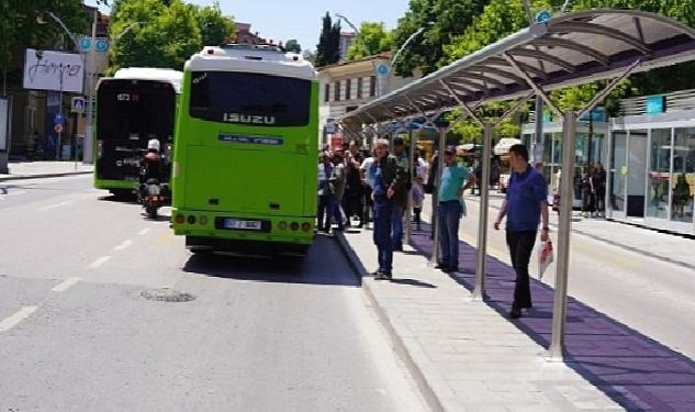 Büyükşehir 12 ilçede durakları yeniliyor