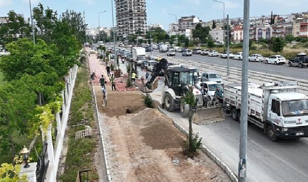 Büyükşehir Sakarya Bulvarı’nda kaldırımları yeniliyor