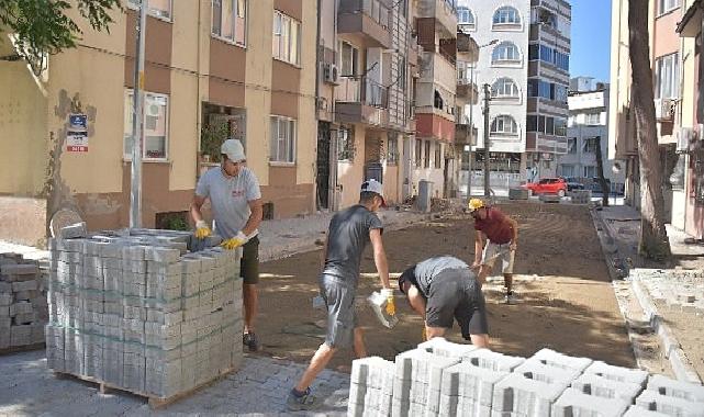 Edremit’te sokaklar parke taşlar ile örülüyor