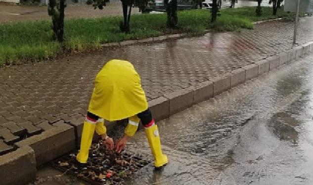 Nevşehir’de etkili olan sağanak yağış ve sonrasında belediye ekipleri yoğun bir çalışma yürüttü