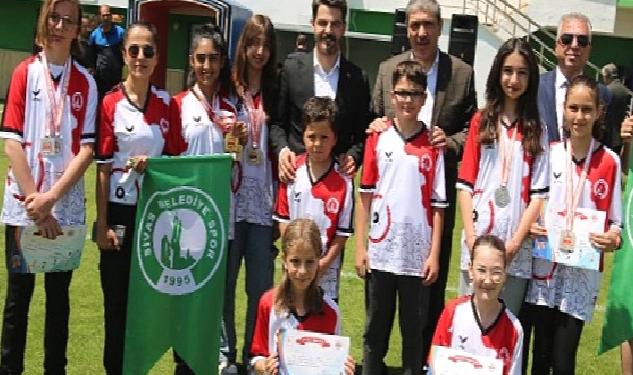 Sivas Belediyesi tarafından her yıl geleneksel olarak düzenlenen İlkokullar Arası Futbol Turnuvası sona erdi