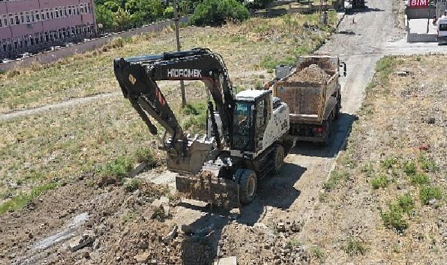 Aydın Büyükşehir Belediyesi Söke’de yol yapım çalışmalarına devam ediyor