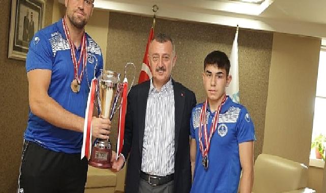 Başkan Büyükakın pehlivanları ağırladı