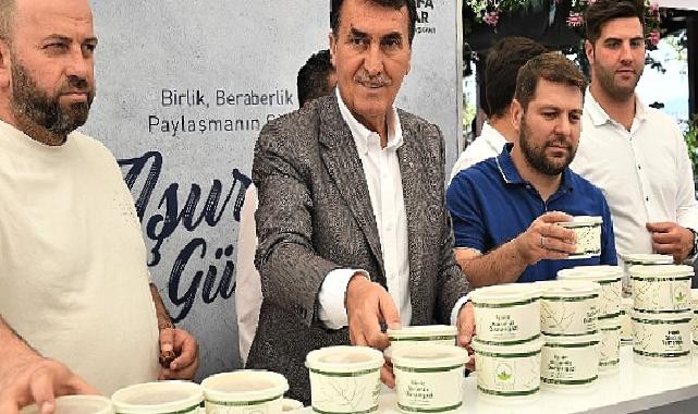 Başkan Dündar, vatandaşlara aşure ikram etti