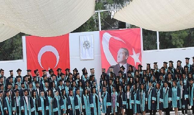 EÜ Eczacılık Fakültesi yeni dönem için öğrencilerini bekliyor