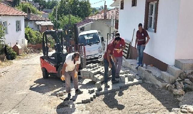 Kırsalda sokaklar parke taş ile örülüyor