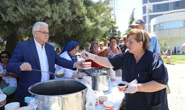 Burhaniye Belediyesi’nden Geleneksel Aşure Hayrı