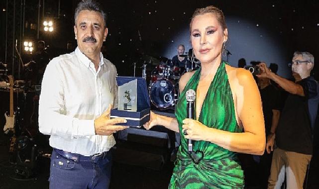 İlber Ortaylı ve Funda Arar Dikili’yi Salladı