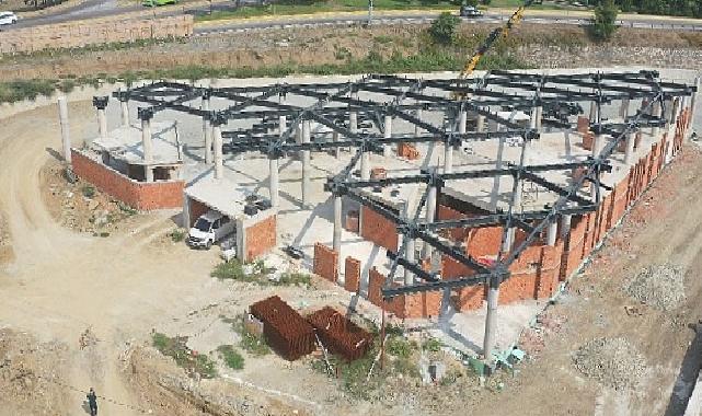 Yeni Gölcük terminal binasında çatı imalatı yapılıyor