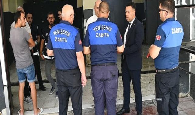 Yenişehir Belediyesi zabıtası bir iş yerinde 28 kaçak göçmen tespit etti