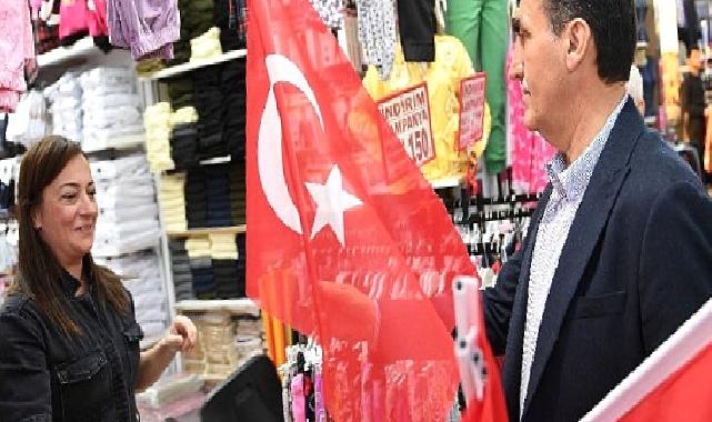 Başkan Dündar’dan çarşı esnafına Türk Bayrağı