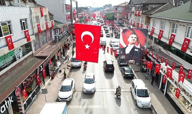 Kartepe’de sokaklar şanlı bayrağımızla donatıldı