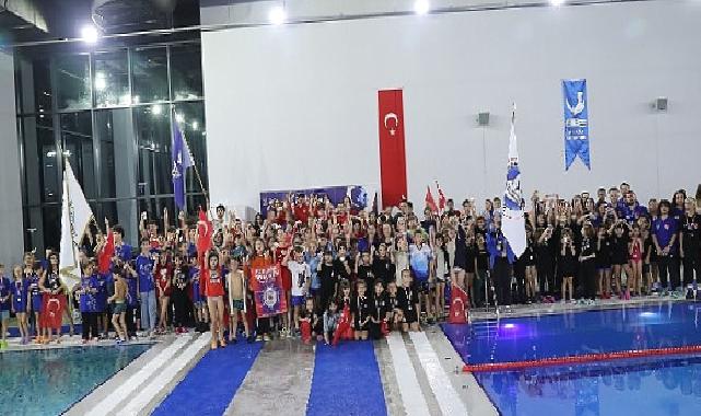 Geleceğin Milli Yüzücüleri Aliağa’da Atatürk İçin Kulaç Attı