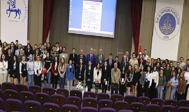 Dokuz Eylül Üniversitesi (DEÜ) ev sahipliğinde göç olgusuna ve mültecilik kavramına bilimsel bir perspektifte dikkat çekmek için düzenlenen ‘Uluslararası Göç Sempozyumu’ tamamlandı