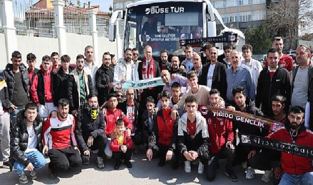 Sivas Belediye Başkanı Dr. Adem Uzun, deplasmanda oynanacak Trabzonspor-Sivasspor karşılaşması öncesi kırmızı beyazlı taraftarları Trabzon’a yolcu etti