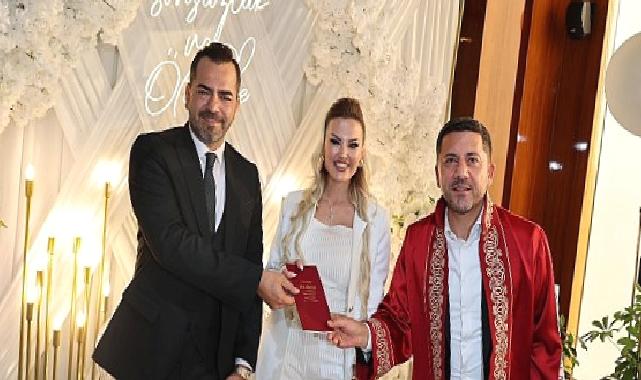 20 Temmuz İlkokulu öğrencilerinin mezuniyet programına katılan Belediye Başkanı Rasim Arı, daha sonra Büşra ve Özgür çiftlerinin nikah akitlerini kıydı