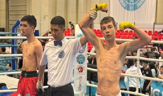 Efes Selçuk Belediyesi’nin desteğiyle 1. Uluslararası Akdeniz Kickboks Şampiyonası’na katılan Efes Selçuklu sporcular, büyük bir başarıyla ilçeye döndüler