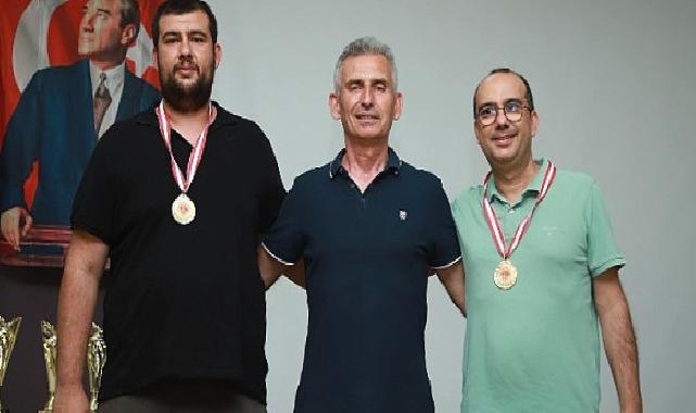 Burhaniye Belediyesinin ev sahipliği yaptığı, Türkiye Briç Federasyonunun düzenlemiş olduğu “Güney Marmara Açık İkili Briç Şampiyonası” Ahmet Akın Kültür Merkezi’nde gerçekleşti