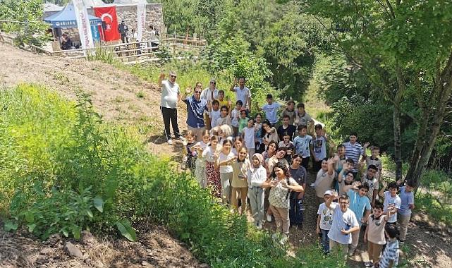 Gölcük Belediyesi tarafından başlatılan çalışma ile yeniden ihya edilerek ilçeye kazandırılan Yukarı Değirmendere’deki tarihi hamam, öğrencileri ağırladı