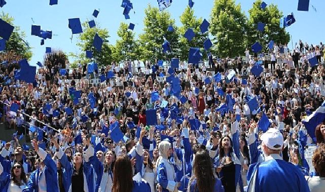 Okan’da mezuniyet sevinci