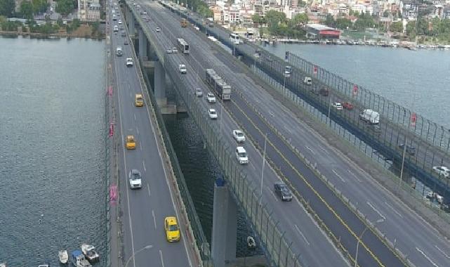 İstanbul Büyükşehir Belediyesi Haliç Köprüsü metrobüs yolundaki asfalt yenileme çalışmasını bitirdi