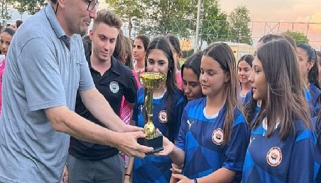 İzmir’in futbolcu kızları geleceğe umut oldu